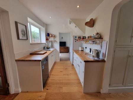 3 bedroom semi-detached house to rent - Photo 5