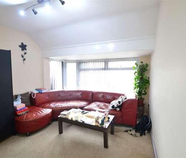 Wiltshire Avenue Slough Berkshire, SL2 - Photo 2