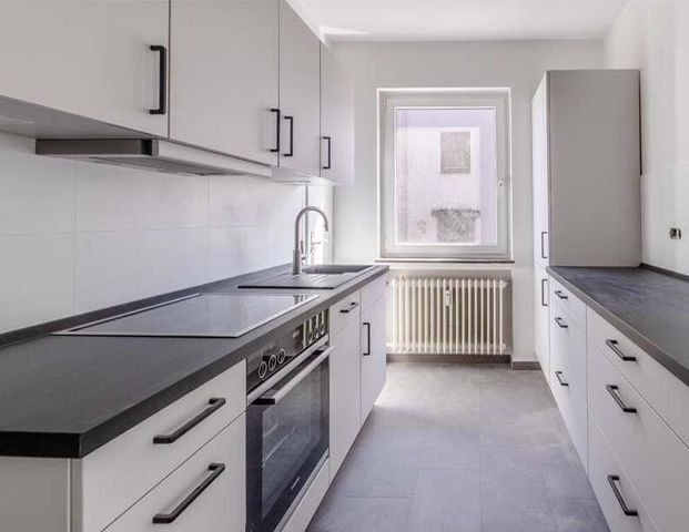 Idyllisch Wohnen zwischen den Seen: Gut geschnittene 4-Zimmer-Wohnung mit Terrasse - Foto 1