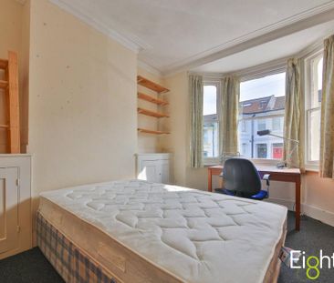 6 bedroom terraced house to rent - Photo 4