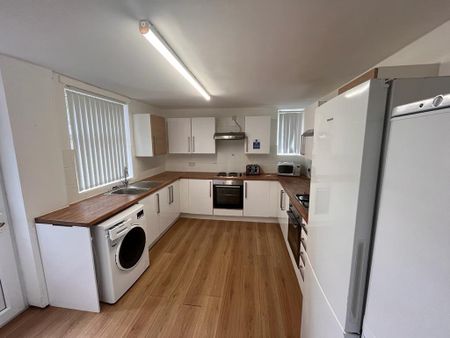 St. Michaels Terrace, Leeds, LS6 - Photo 2