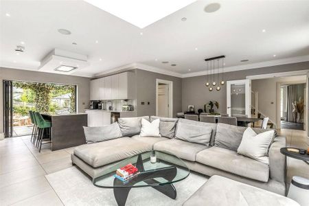 4 bedroom detached house to rent - Photo 5