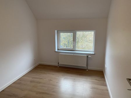 Recente (2018) ruime 2-gevel woning met 5 slaapkamers, uitstekend gelegen in Moorsel op 1,5km van het centrum van Sterrebeek en op 3km van het centrum van Tervuren. - Foto 5