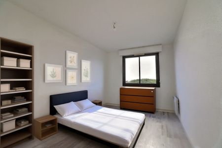 Location Appartement 3 pièces 83m² CHAMALIERES 63400 - Photo 2