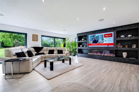 4 bedroom detached house to rent - Photo 5