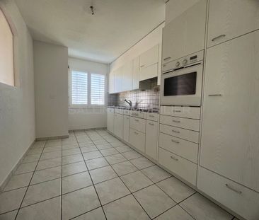 BEL APPARTEMENT DE 4 PIECES, EN SINGINE - Foto 3