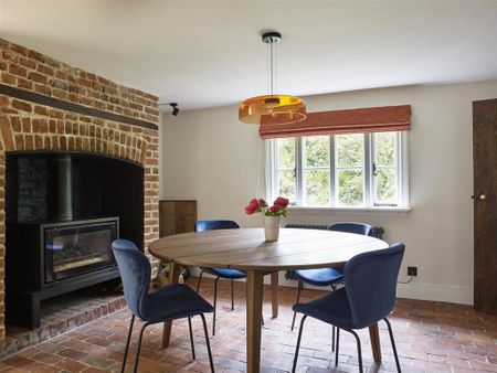 4 bedroom detached house to rent - Photo 2