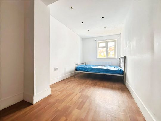 Eton Avenue, Hounslow, TW5 0HB - Photo 1