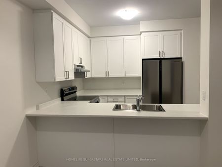 Semi-Detached Home For Lease | X8023628 - Photo 4