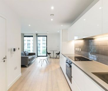 Royal Crest Avenue, London, E16 flat to rent - Photo 3