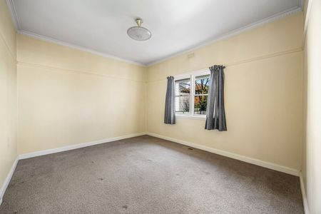 EXCELLENT HOME IN GREAT LOCATION WITH LARGE YARD - Photo 5