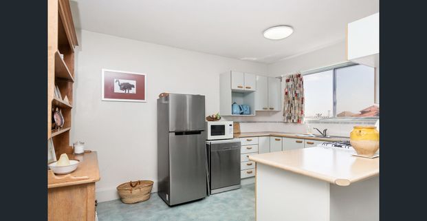 Spacious unit with beautiful views - Photo 1