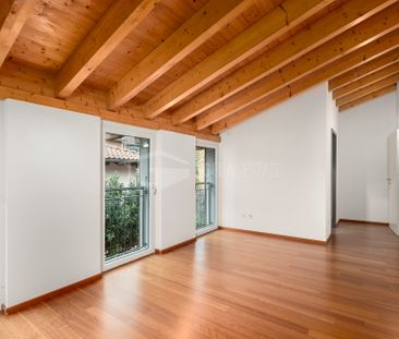 ATTICO MANSARDATO DI 4.5 LOCALI. IDEALE PER FAMIGLIE - Foto 1