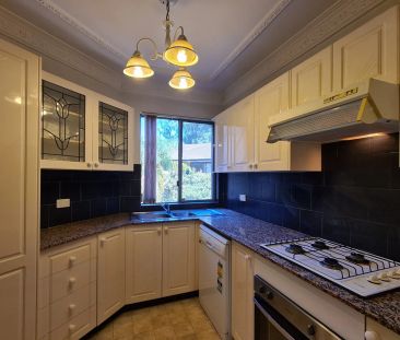 SPACIOUS & SUNNY APARTMENT! - Photo 6