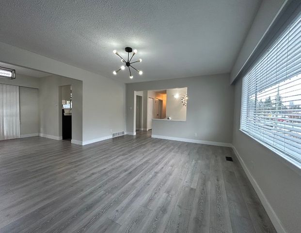 North Delta Upper Level of House for Rent 3 Bedrooms, 1.5 Bathrooms | 7109 116 Street, Delta - Photo 1