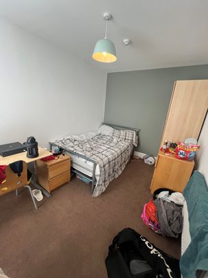 6 Bed Terraced House, Greenbank Road, L18 - Photo 1
