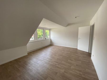 Schöne 4-Zimmer-Wohnung in Zeven mit Laminatboden und Tageslichtbad - ab sofort verfügbar - Photo 3