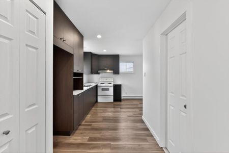 Appartement à louer - Laval (Sainte-Rose) (Val/Jardins Ste-Rose) - Photo 2