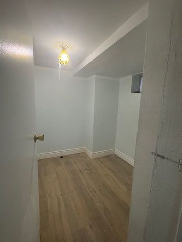 For Lease - 194 Samuels Street Unit# Main Floor, Kitchener, Ontario - Photo 5