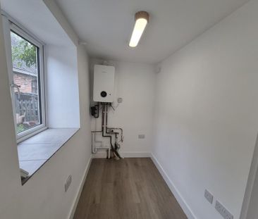 2 bedroom ground floor flat to rent - Photo 3