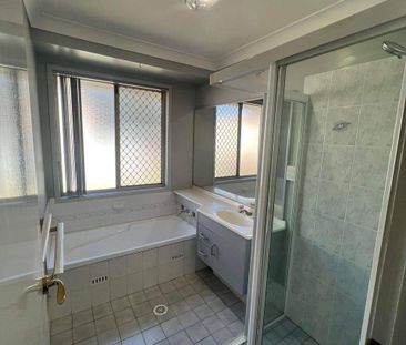 TIDY FAMILY HOME!!! - Photo 6