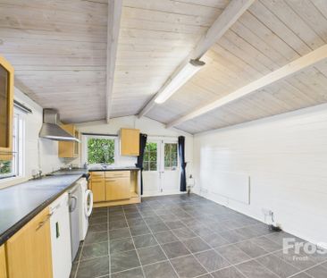 Log Cabin @ Beeches, Oak Stubbs Lane, Dorney Reach,SL6 - Photo 2