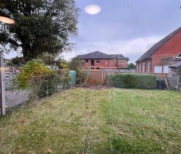 3 bedroom semi-detached house to rent - Photo 5