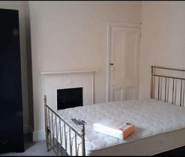 2 bedroom private hall to rent - Photo 5