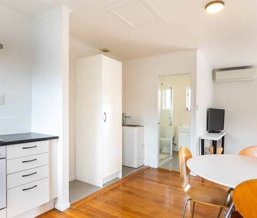 Beautiful 2 bedroom unit - Photo 1