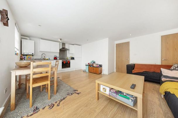 3 bedroom flat to rent - Photo 1