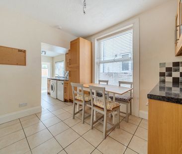 3 bedroom terraced house to rent - Photo 6