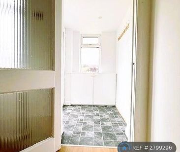 2 bedroom semi-detached house to rent - Photo 6