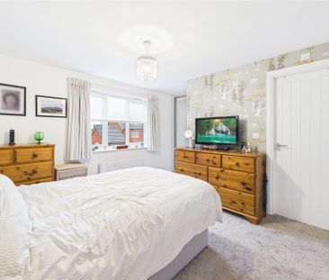 2 bedroom House in Power Close, Wokingham - Photo 2