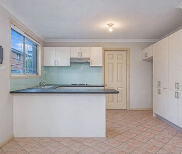 3 Bedroom Townhouse in Prime Location!! - Photo 1