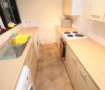 4 bedroom end of terrace house to rent - Photo 6