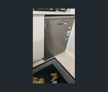 Modern Fully Furnished 2-Bedroom Apartment with 2 Secured Parking - Photo 2