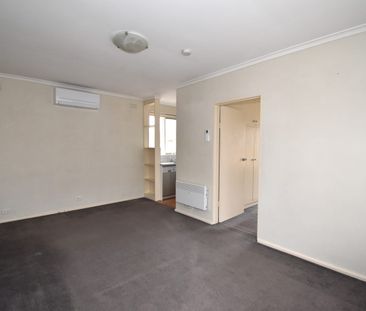 HANDY LOCATION - WALK TO SUPERMARKETS, GLEN HUNTLY TRAIN STATION, T... - Photo 1