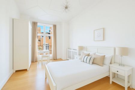 A Stunning Three Bedroom Apartment in Popular Portered Mansion Block - Photo 5