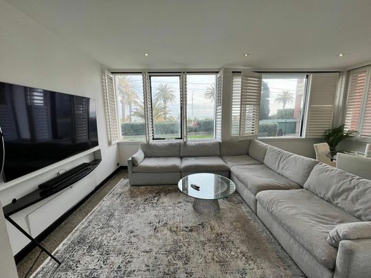 Bay Views, Beach Life & Unbeatable St Kilda Location – Fully Furnished - Photo 1