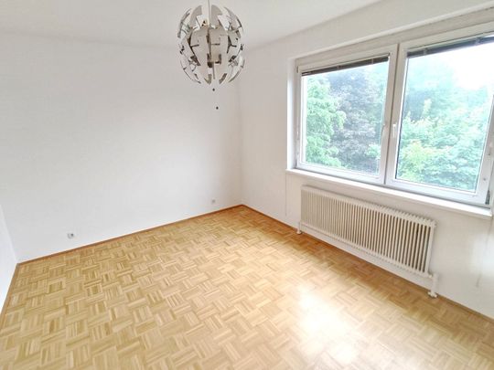 Sehr gut geschnittene Zweizimmer-Wohnung mit Balkon und Garagenplatz - Zentrale, ruhige Lage - Photo 1