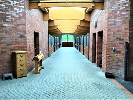 2 bedroom equestrian property to rent - Photo 2