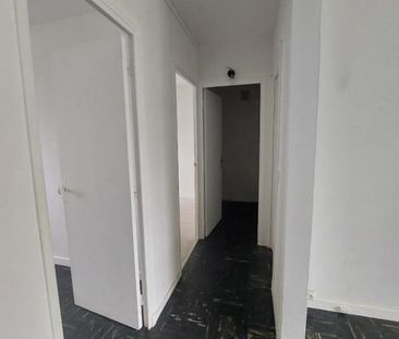 Location Appartement 4 pièces 66m² MONT ST AIGNAN 76130 - Photo 3