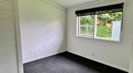 Freshly renovated 2-bedroom duplex - Photo 4