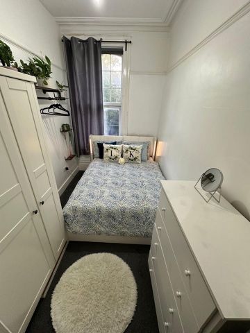 1 Bed Flat, Blackheath, SE3 - Photo 4