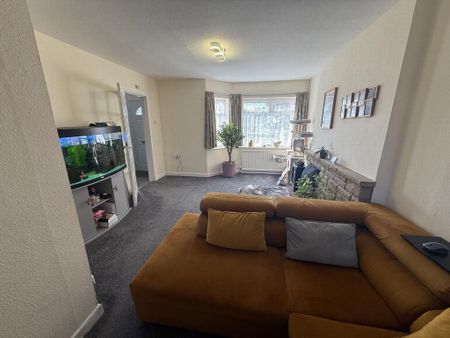 5 bedroom semi-detached house to rent - Photo 2