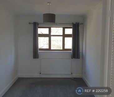 4 bedroom detached house to rent - Photo 3