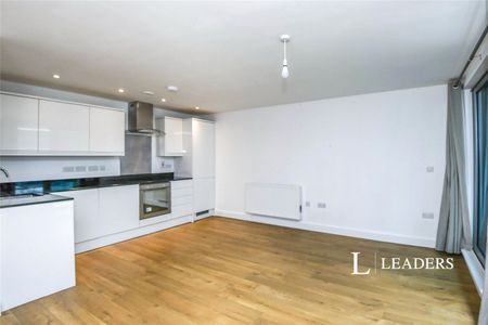 2 bedroom apartment to rent Cromwell Road, Redhill, Surrey, RH1 - Photo 3