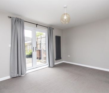 2 bedroom Semi-detached house to rent - Photo 2