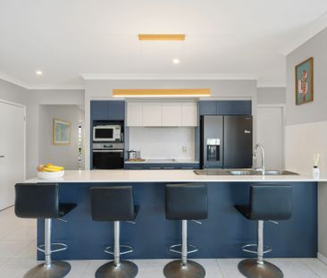 Beautiful Family Home Living - Photo 5