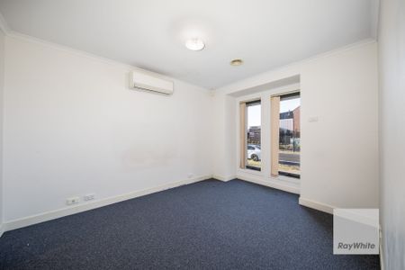 Modern Comfort and Convenience in Tarneit! - Photo 2